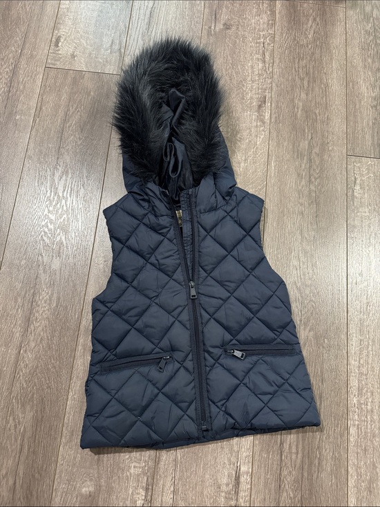 Zara Other - Girls Zara navy puffer vest with fir 7/8